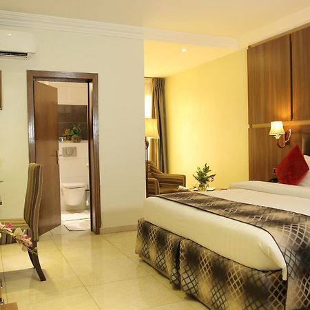 Grand Pela Hotel & Suites Abuja Exteriör bild