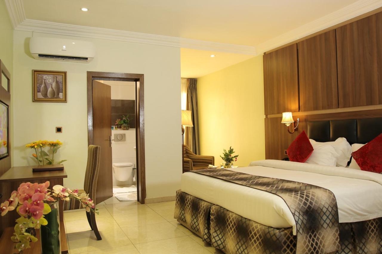 Grand Pela Hotel & Suites Abuja Exteriör bild