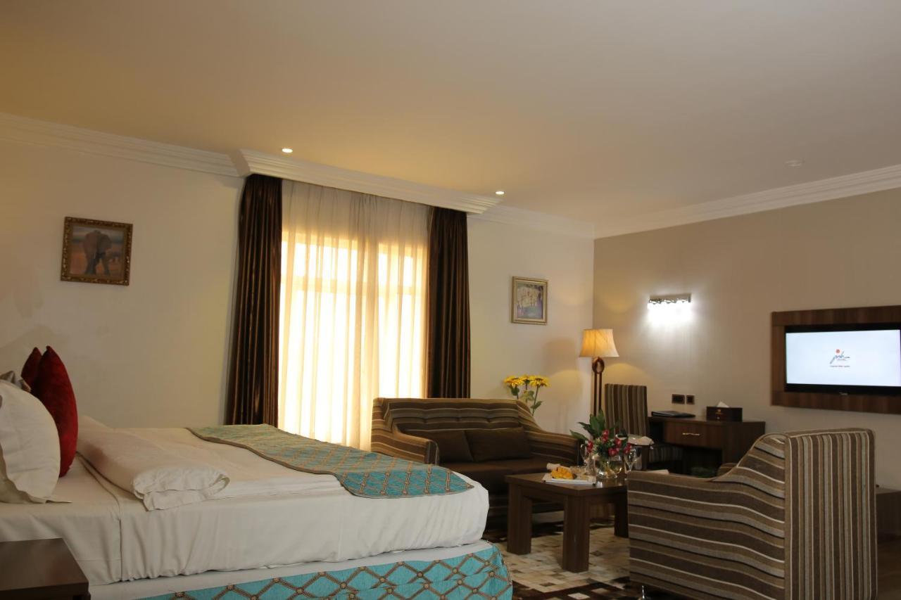 Grand Pela Hotel & Suites Abuja Exteriör bild