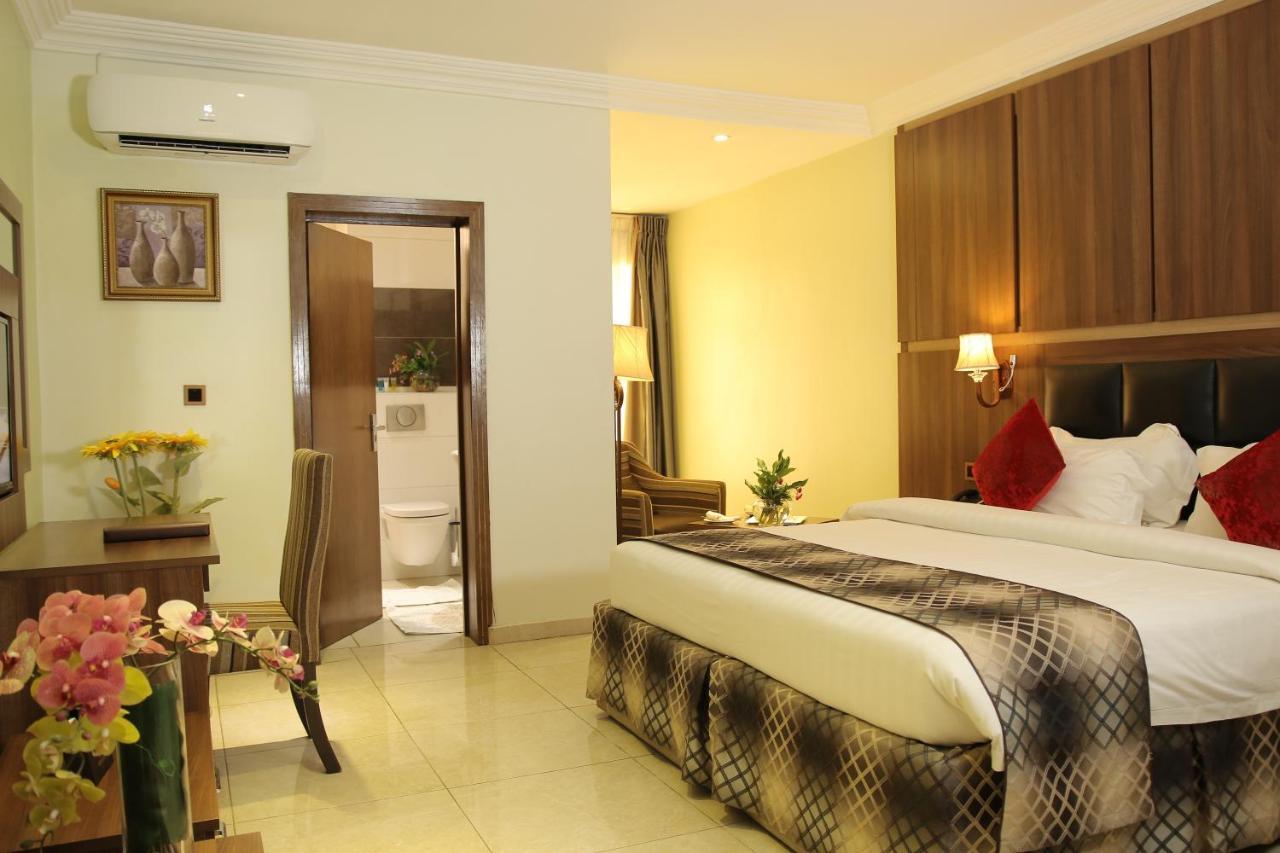 Grand Pela Hotel & Suites Abuja Exteriör bild