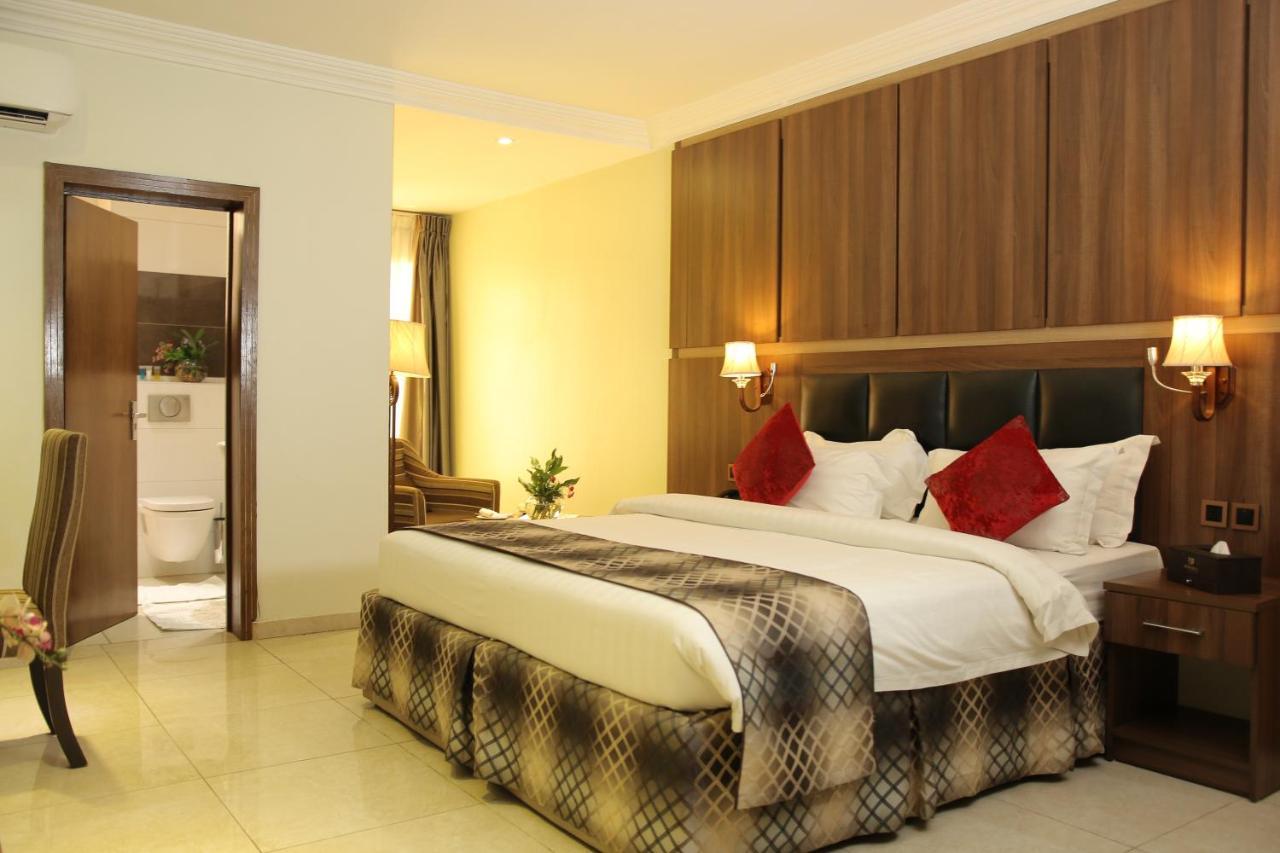 Grand Pela Hotel & Suites Abuja Exteriör bild
