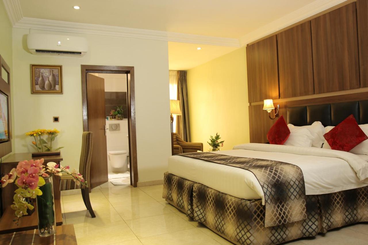 Grand Pela Hotel & Suites Abuja Exteriör bild