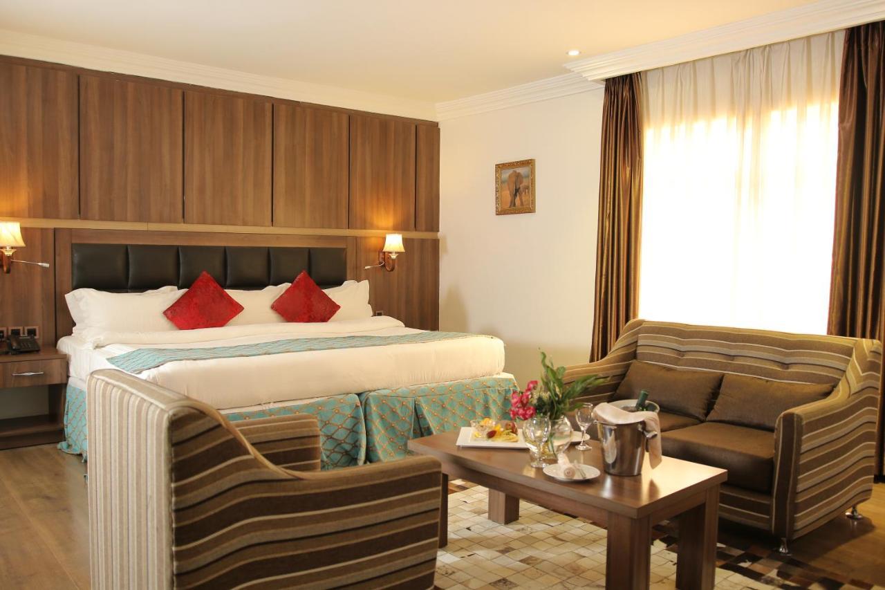 Grand Pela Hotel & Suites Abuja Exteriör bild