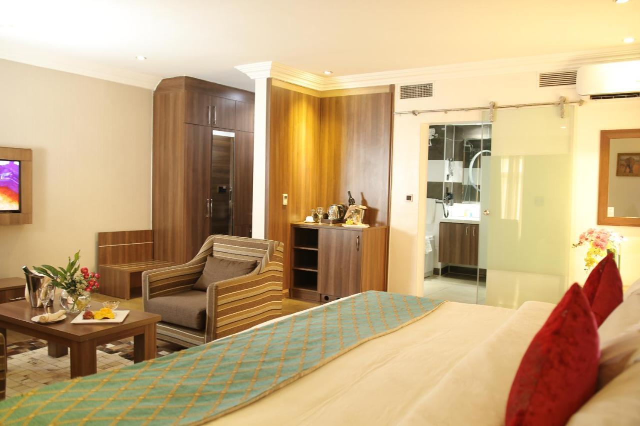 Grand Pela Hotel & Suites Abuja Exteriör bild