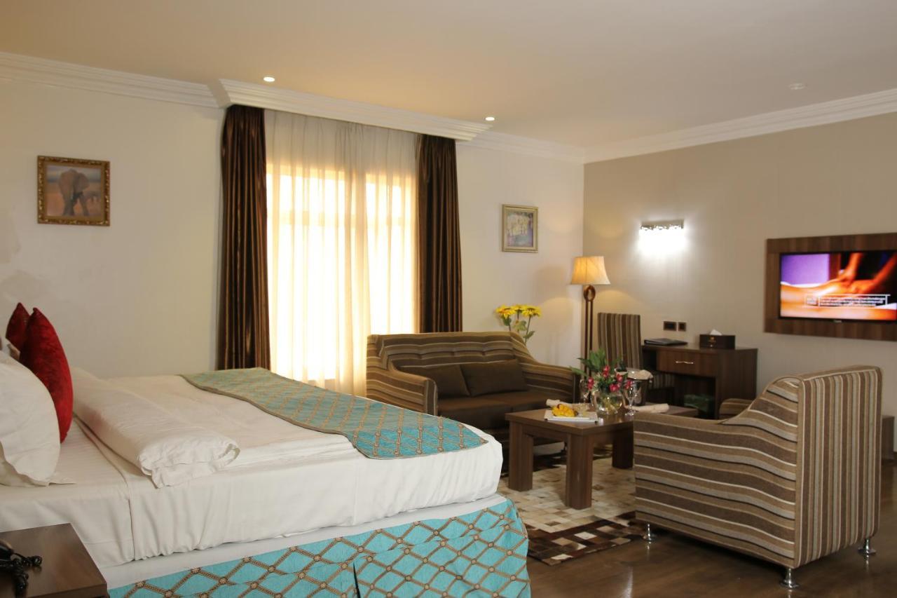 Grand Pela Hotel & Suites Abuja Exteriör bild