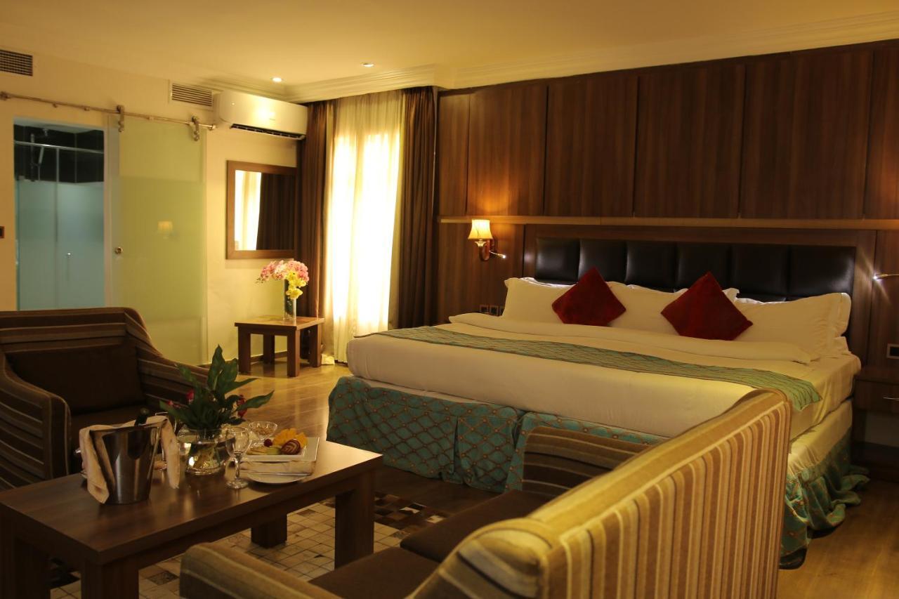 Grand Pela Hotel & Suites Abuja Exteriör bild