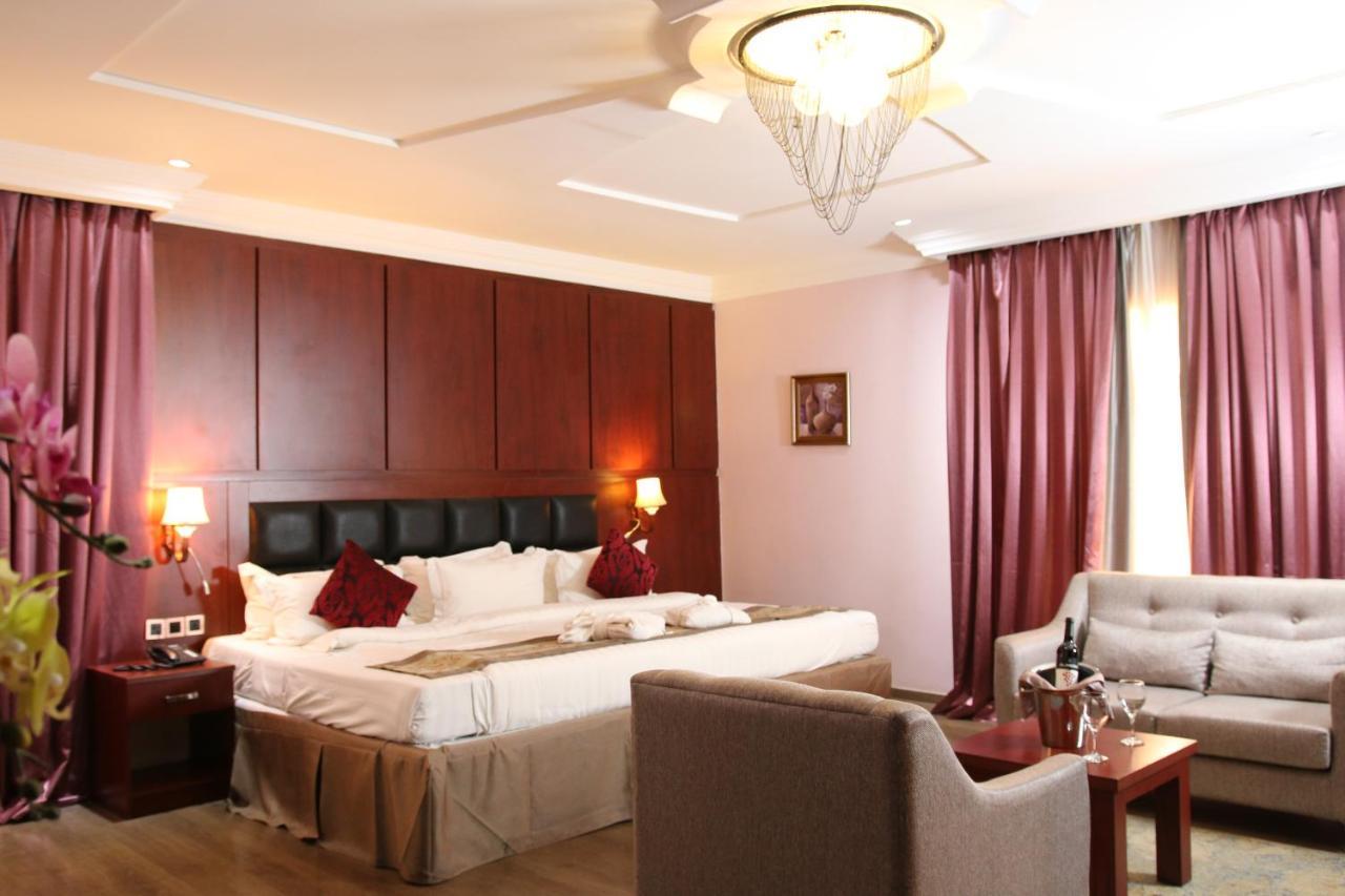 Grand Pela Hotel & Suites Abuja Exteriör bild