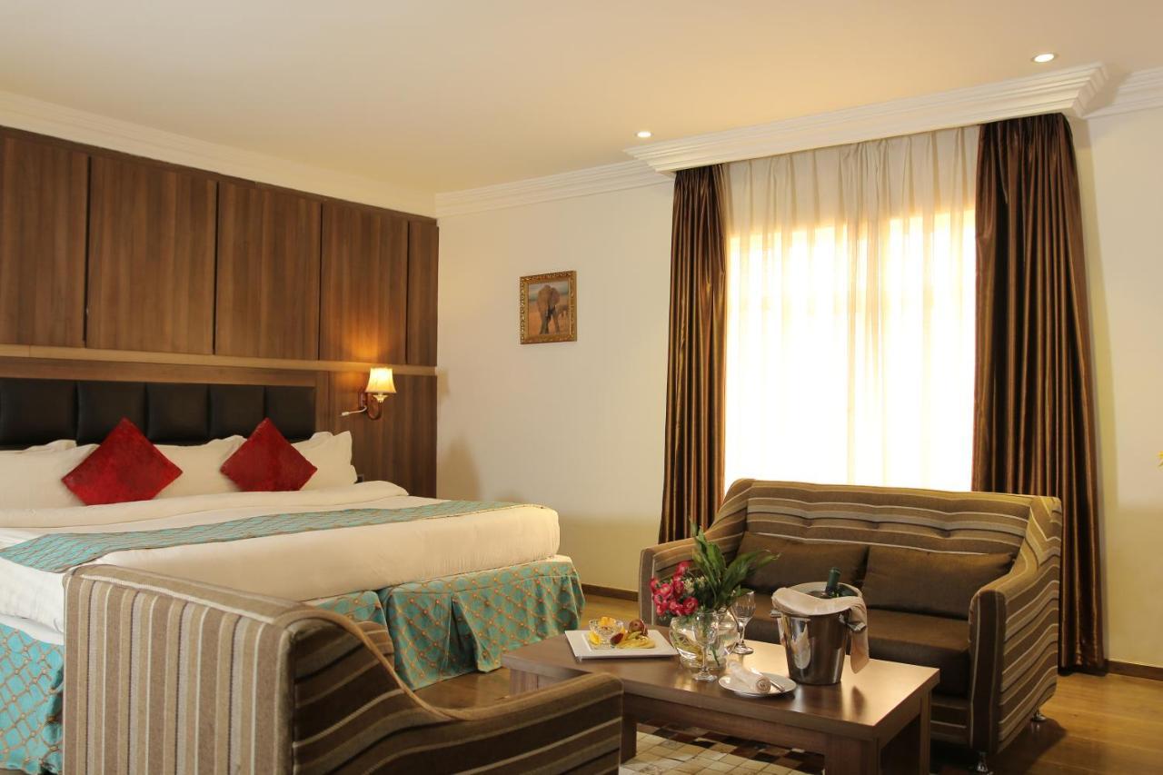Grand Pela Hotel & Suites Abuja Exteriör bild