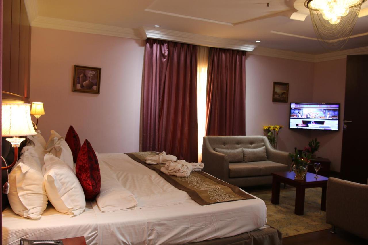 Grand Pela Hotel & Suites Abuja Exteriör bild