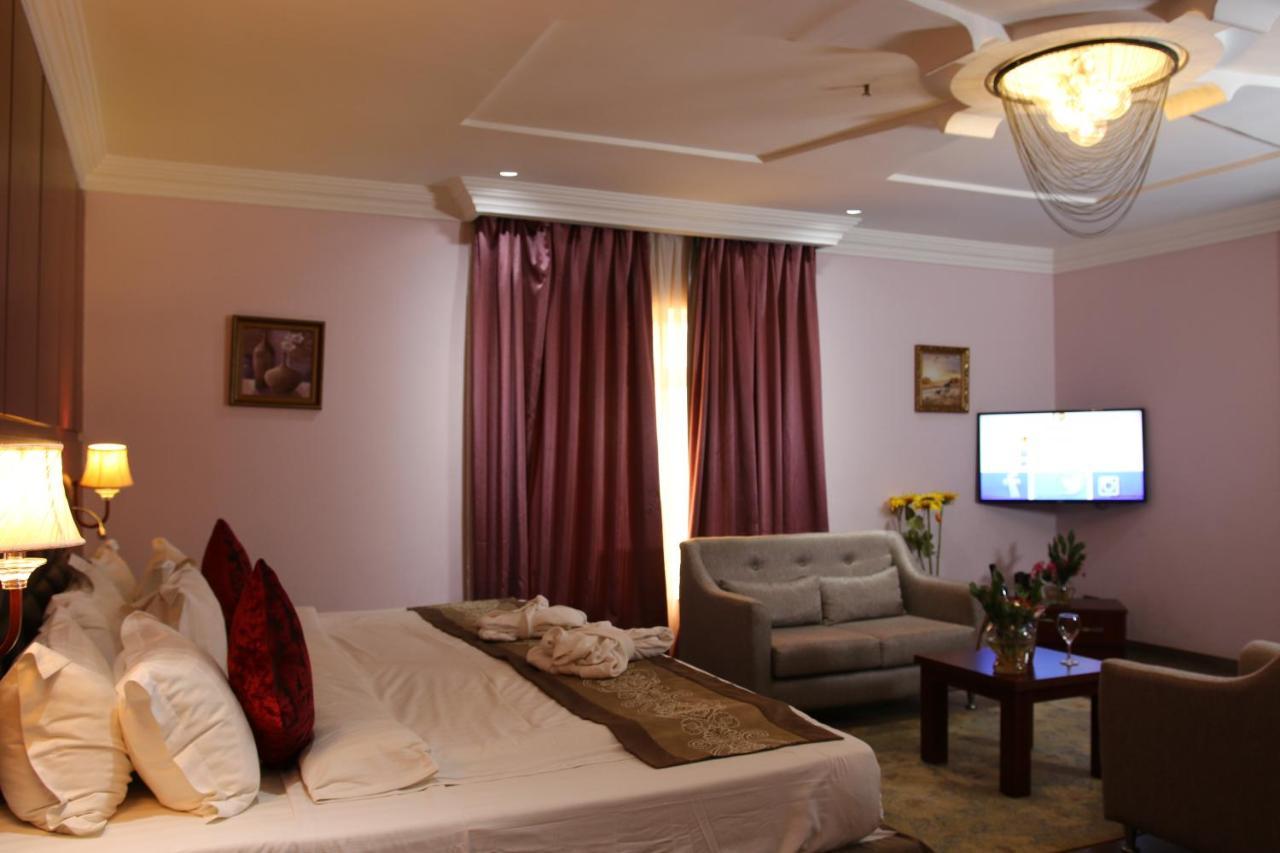 Grand Pela Hotel & Suites Abuja Exteriör bild