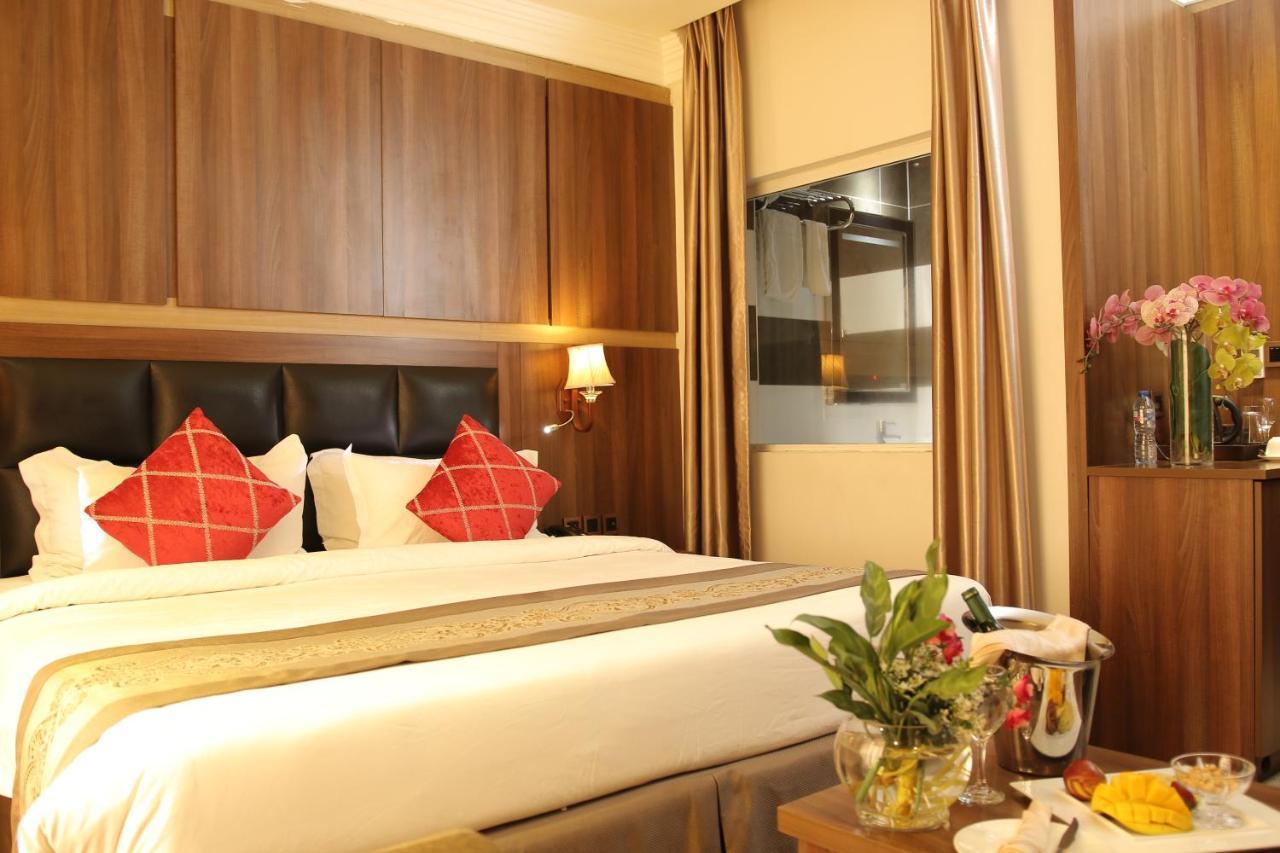 Grand Pela Hotel & Suites Abuja Exteriör bild