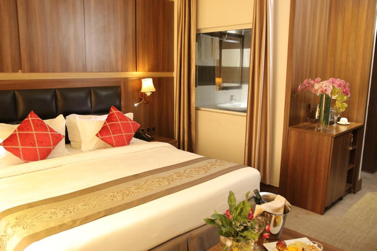 Grand Pela Hotel & Suites Abuja Exteriör bild