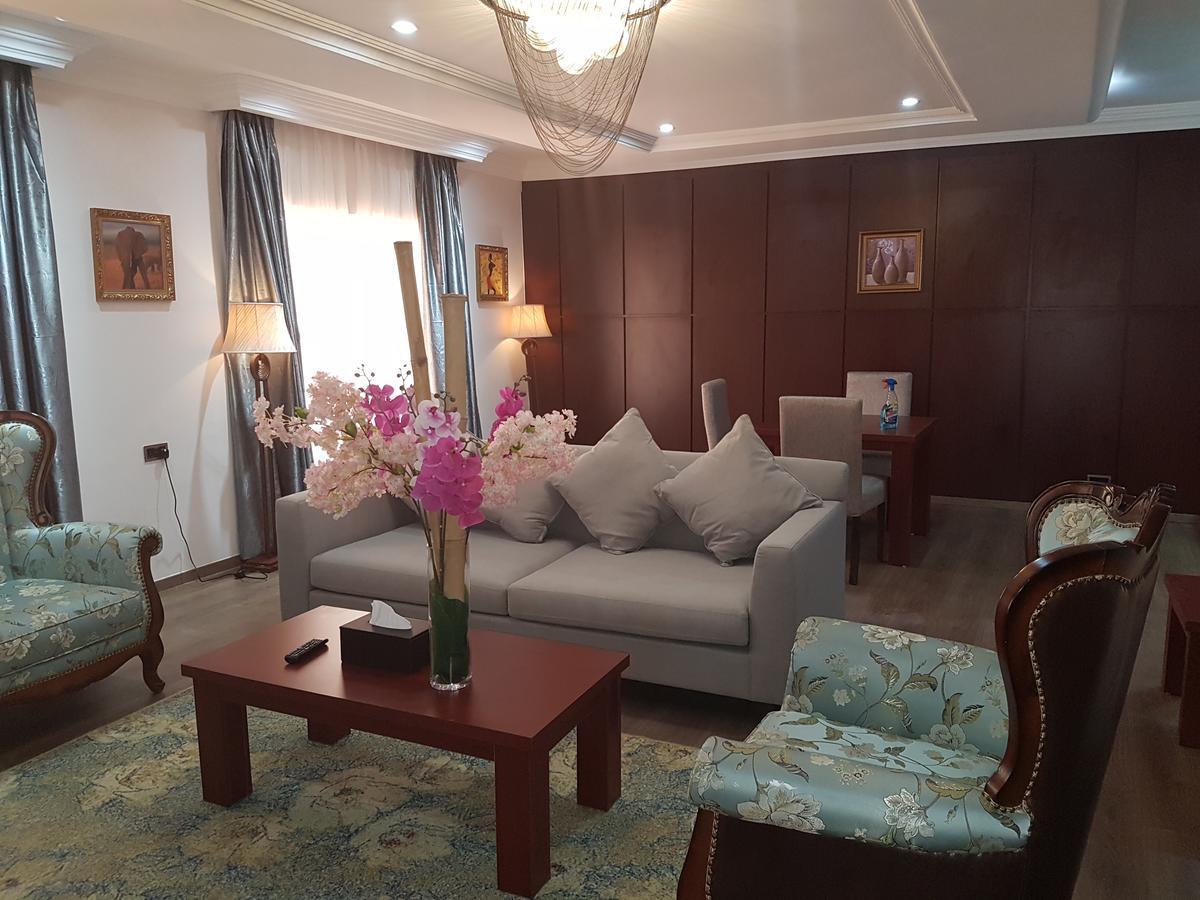 Grand Pela Hotel & Suites Abuja Exteriör bild