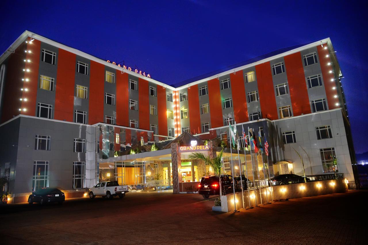 Grand Pela Hotel & Suites Abuja Exteriör bild