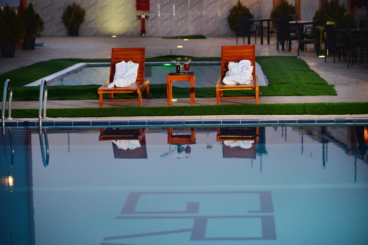 Grand Pela Hotel & Suites Abuja Exteriör bild