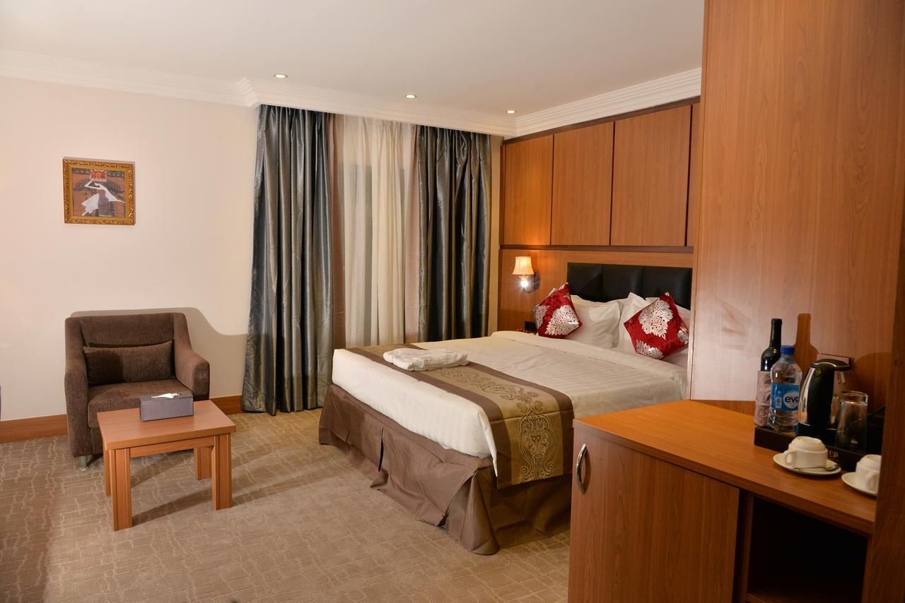 Grand Pela Hotel & Suites Abuja Exteriör bild