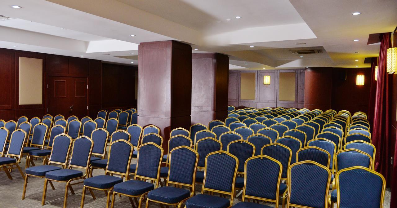 Grand Pela Hotel & Suites Abuja Exteriör bild