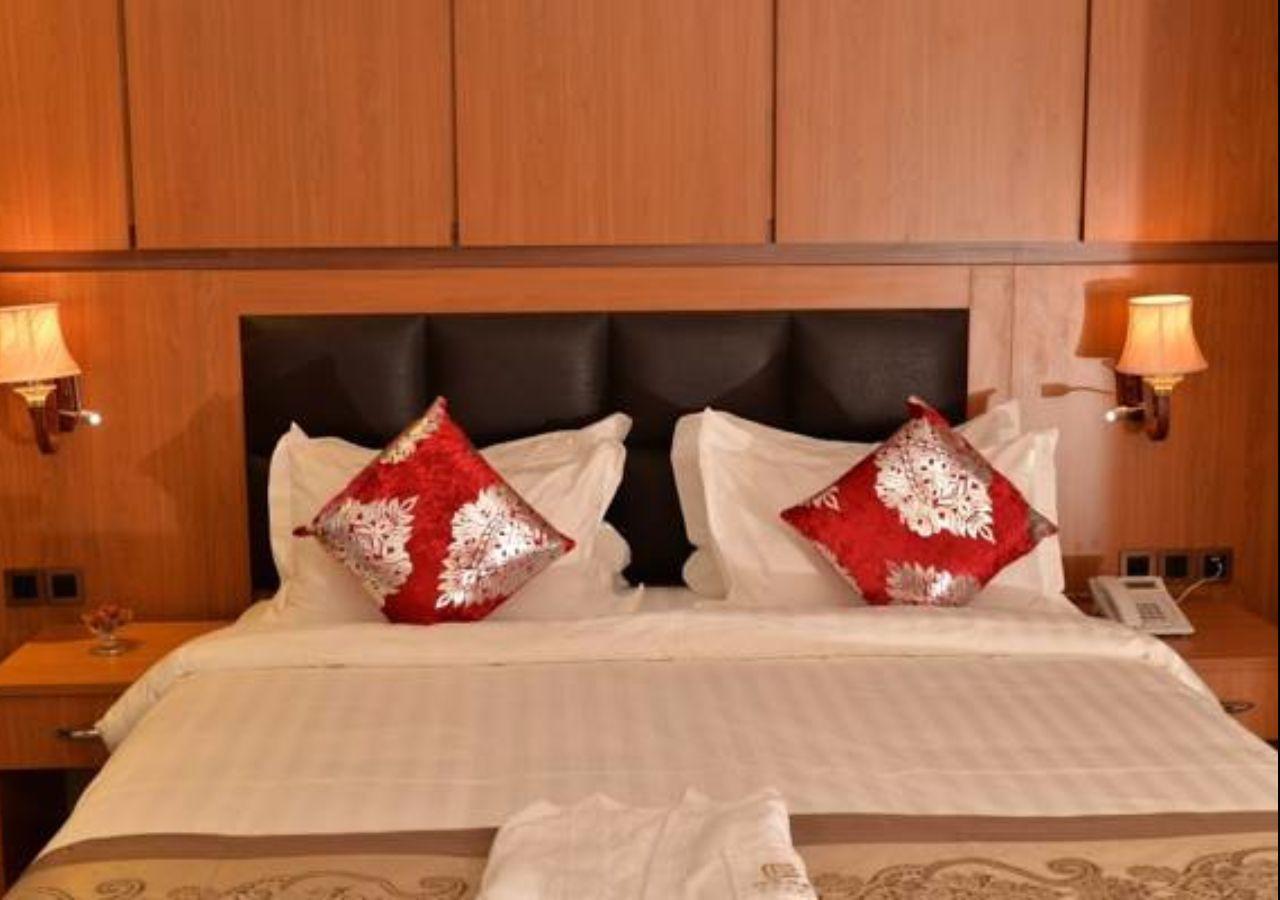 Grand Pela Hotel & Suites Abuja Exteriör bild
